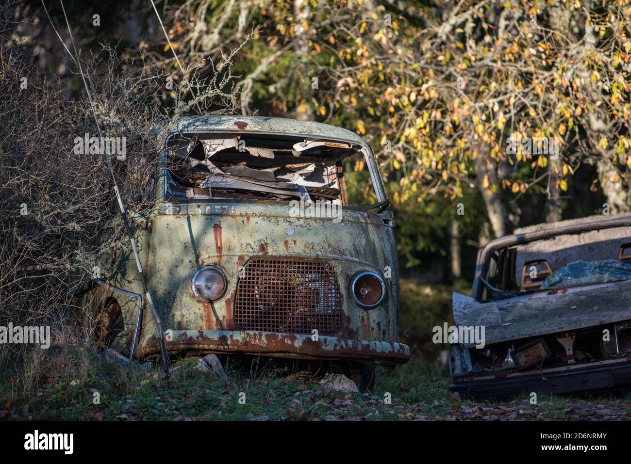 Cimitero auto durante l'autunno in Svezia Foto Stock