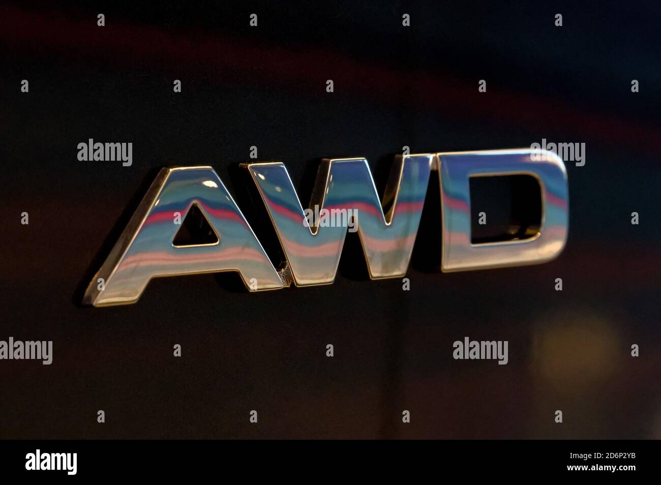 Primo piano del segnale della trazione integrale su un'auto Foto Stock