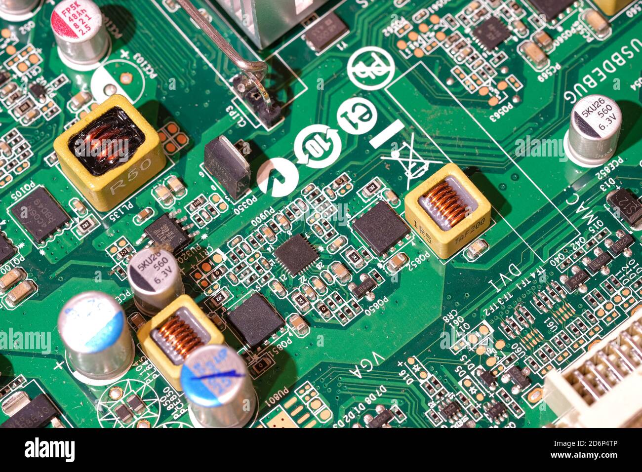 Dettaglio primo piano circuito stampato scheda madre e microchip,Tech componenti del pc Foto Stock