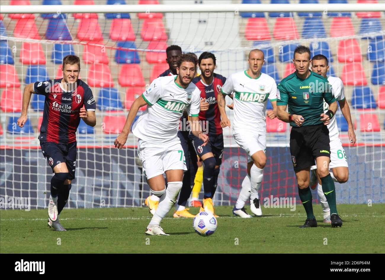 Manuel Locatelli di Assuolo in azione durante la Serie Italiana UNA partita di calcio Bologna FC contro U.S. Sassuolo allo stadio Renato Dall'Ara di Bologna, i Foto Stock