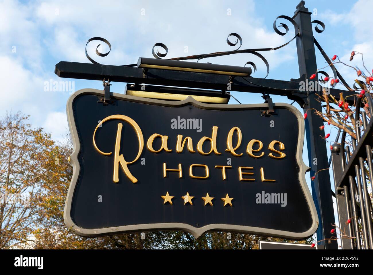 Killarney Shops Bar Restaurant Hotel a Killarney, Contea di Kerry, Irlanda Foto Stock