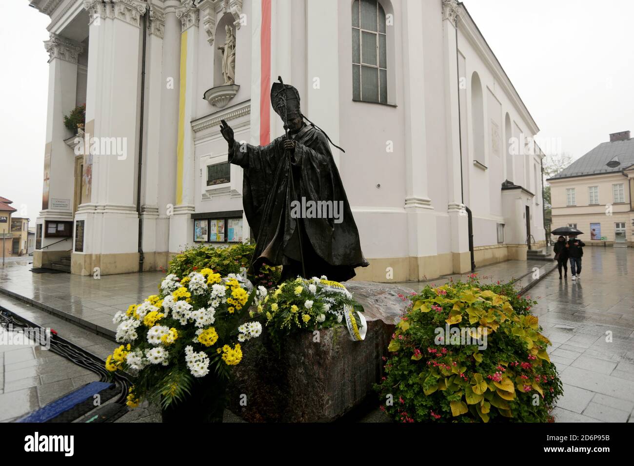 Cracovia, Polonia - 18 Ottobre 2020 : zona Rossa in Polonia. In tutto il paese e l'obbligo di coprire la bocca e il naso in spazi pubblici. Foto Stock