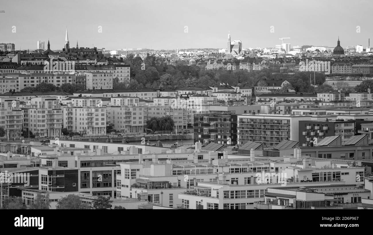 Stoccolma, Svezia - 2020.10.18: BirdsEye view of the Södermalm Municipal of Stockholm. È stato girato sulla cima di Hammarbybacken. Foto Stock