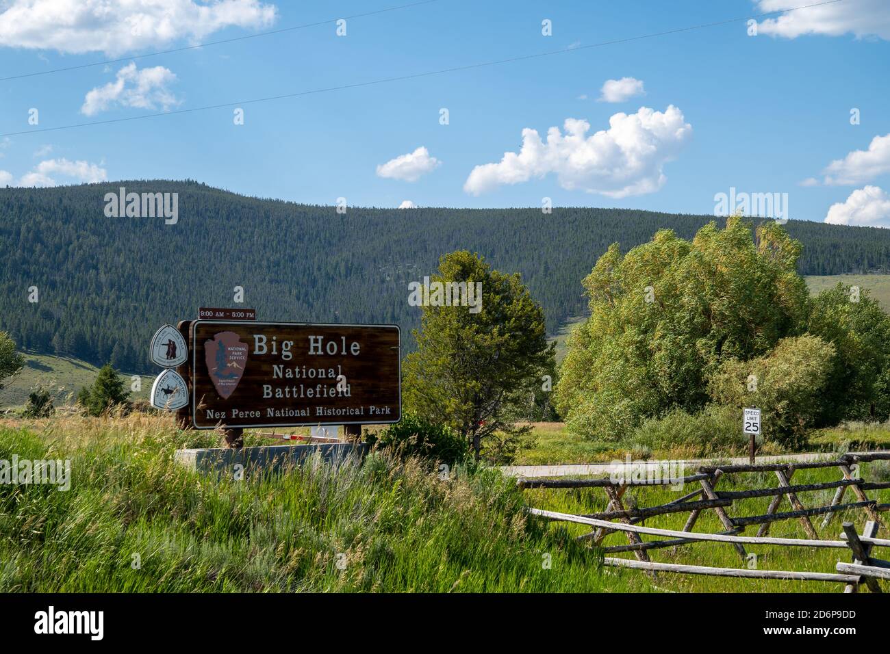 Montana, USA - 27 luglio 2020: Cartello per il campo di battaglia nazionale Big Hole, parte del Nez Perce National Historic Park Foto Stock