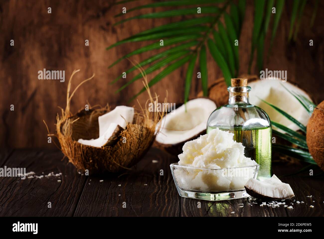 MCT burro di cocco o olio di cocco. Cibo sano biologico, bellezza e concetto SPA. Spazio di copia Foto Stock