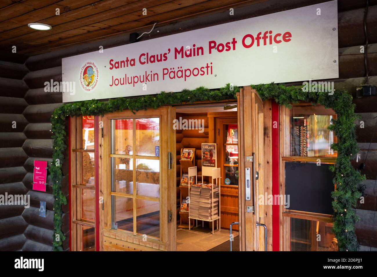Ingresso all'ufficio postale principale di Babbo Natale presso il Villaggio di Babbo Natale vicino a Rovaniemi, Finlandia. Foto Stock