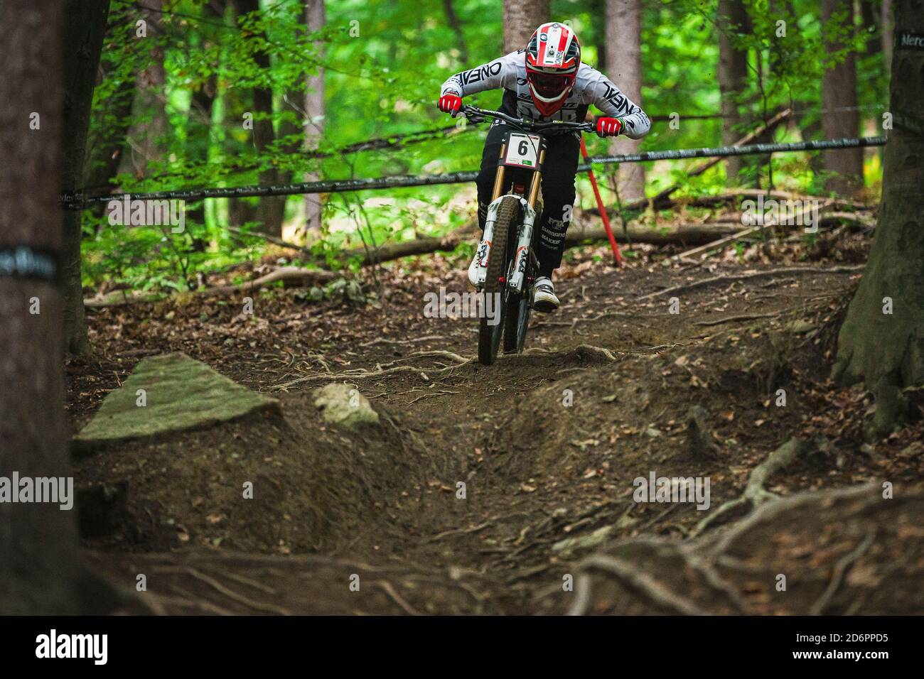 Maribor, Slovenia. 18 Ott 2020. Greg Minnaar del Sud Africa compete durante la gara della Coppa del mondo UCI Mountain Bike Downhill al Bike Park Pohorje. Credit: SOPA Images Limited/Alamy Live News Foto Stock