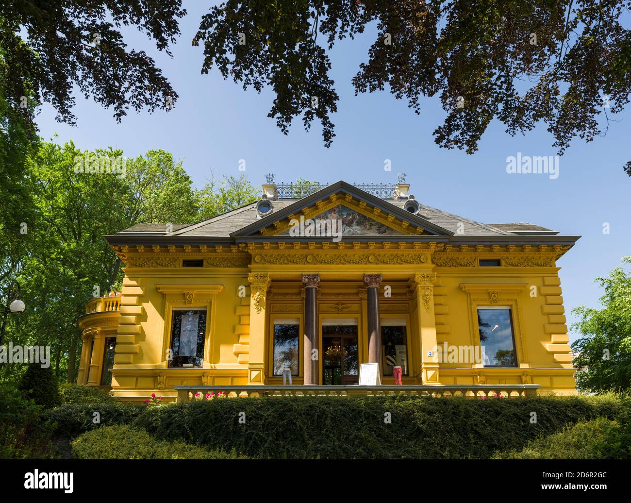 Villa in posizione fronte mare. Località tedesca Baederarchitektur nella località balneare di Heringsdorf sull'isola di Usedom. Europa, Germania, Mecklenbur Foto Stock