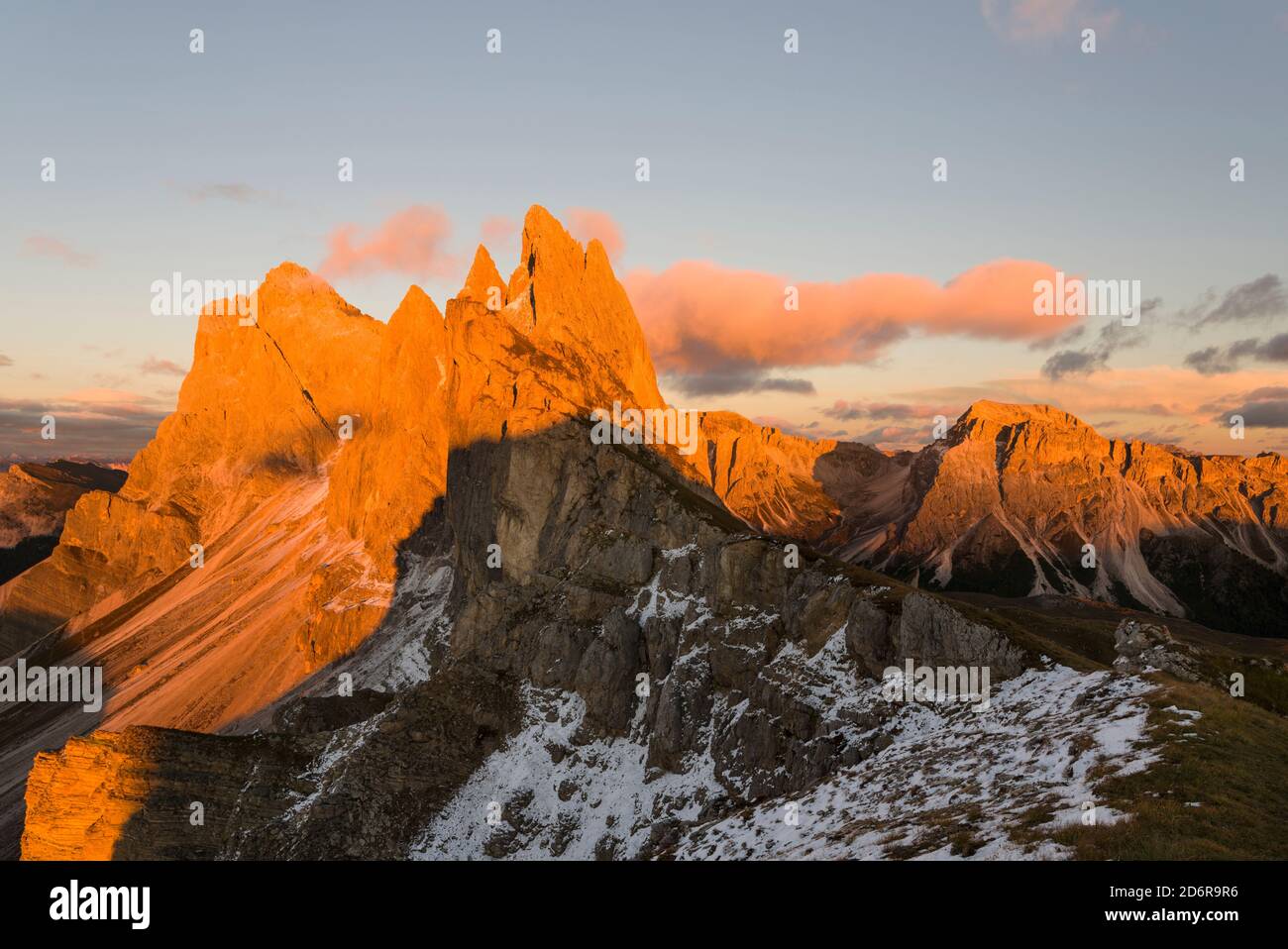 I monti Geisler (Gruppo delle Odle, le Odles) nel parco naturale Puez-Geisler . le dolomiti della Val Groeden (Val Gardena, Gheirdeina) Foto Stock