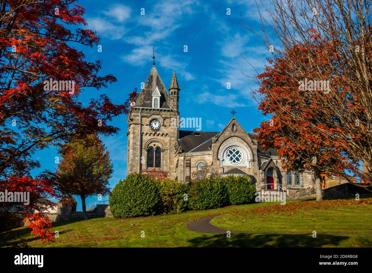 La Chiesa di Scozia in Church Road nel centro della città di Pitlochry, Perthshire, Scozia, Regno Unito Foto Stock