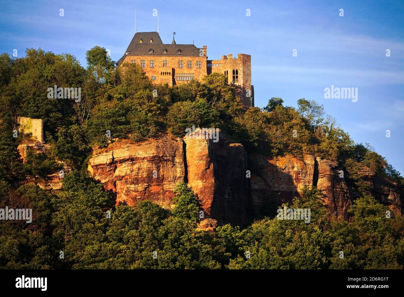 castello Nideggen alto sopra la valle di Rur, Germania, Nord Reno-Westfalia, Eifel, Nideggen Foto Stock