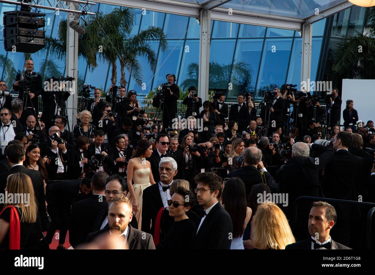 CANNES, FRANCIA - 25 maggio 2019: Quentin Tarantino e la sua fidanzata arrivano al Filmfestival di Cannes. Foto Stock