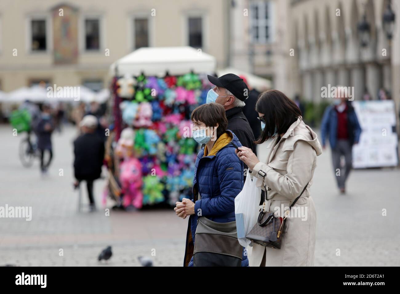 Cracovia, Polonia - 10 Ottobre 2020 : zona Rossa in Polonia. In tutto il paese e l'obbligo di coprire la bocca e il naso in spazi pubblici. Foto Stock