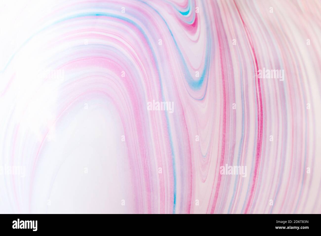 Sfondo astratto con strisce blu e rosa su bianco Foto Stock