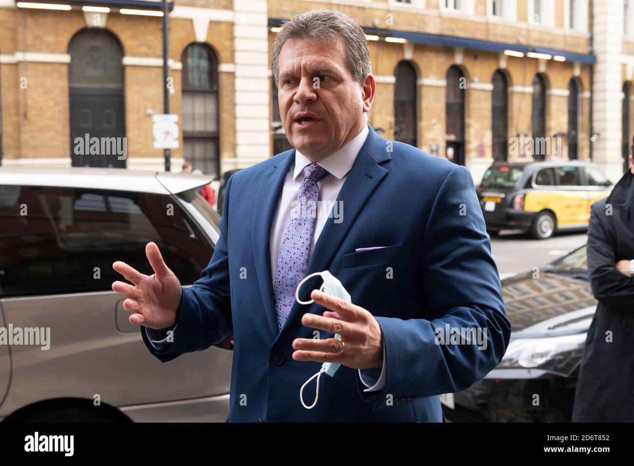 19 ottobre 2020. Londra, Regno Unito il Vicepresidente della Commissione europea, Maros Sefcovic, lascia Londra dopo i colloqui con il Vicepresidente della Commissione europea. Il governo britannico ha espresso accordi post-Brexit e le discussioni sono in stallo. Foto di Ray Tang. Foto Stock