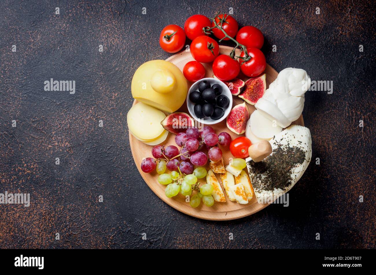 Collezione di formaggi, provolone, caciocavallo, scamorza, halloumi Foto Stock