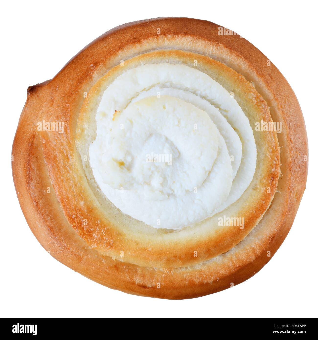 Cheesecake con ricotta in primo piano isolato su sfondo bianco. Foto Stock
