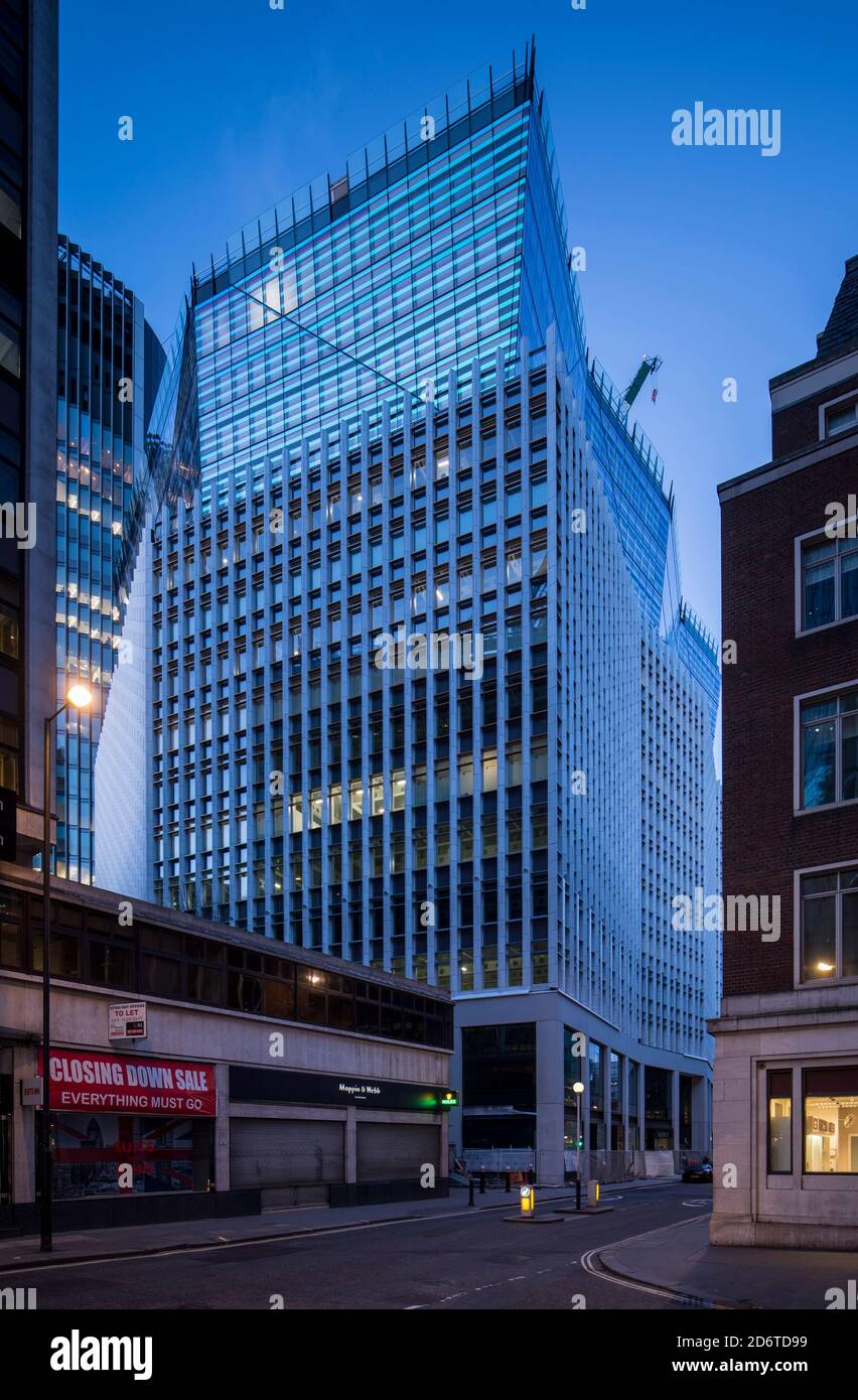 Vista obliqua dell'elevazione ovest dal sud ovest lungo Fenchurch Street. 10 Fenchurch Avenue, Londra, Regno Unito. Architetto: Eric Parry Architec Foto Stock