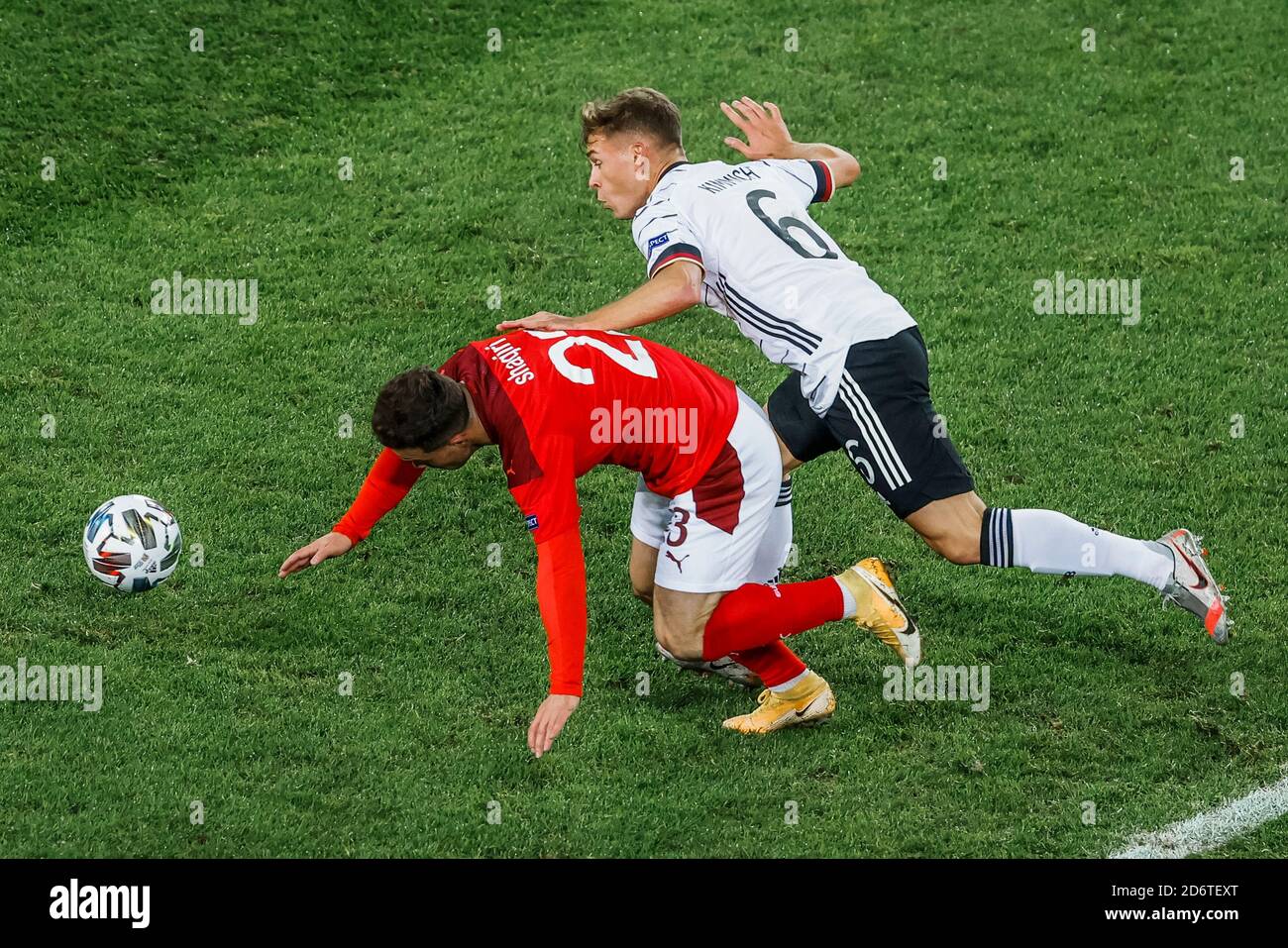 Joshua Kimmich (Germania) corre con la palla, calcio Germania vs Susisse Foto Stock