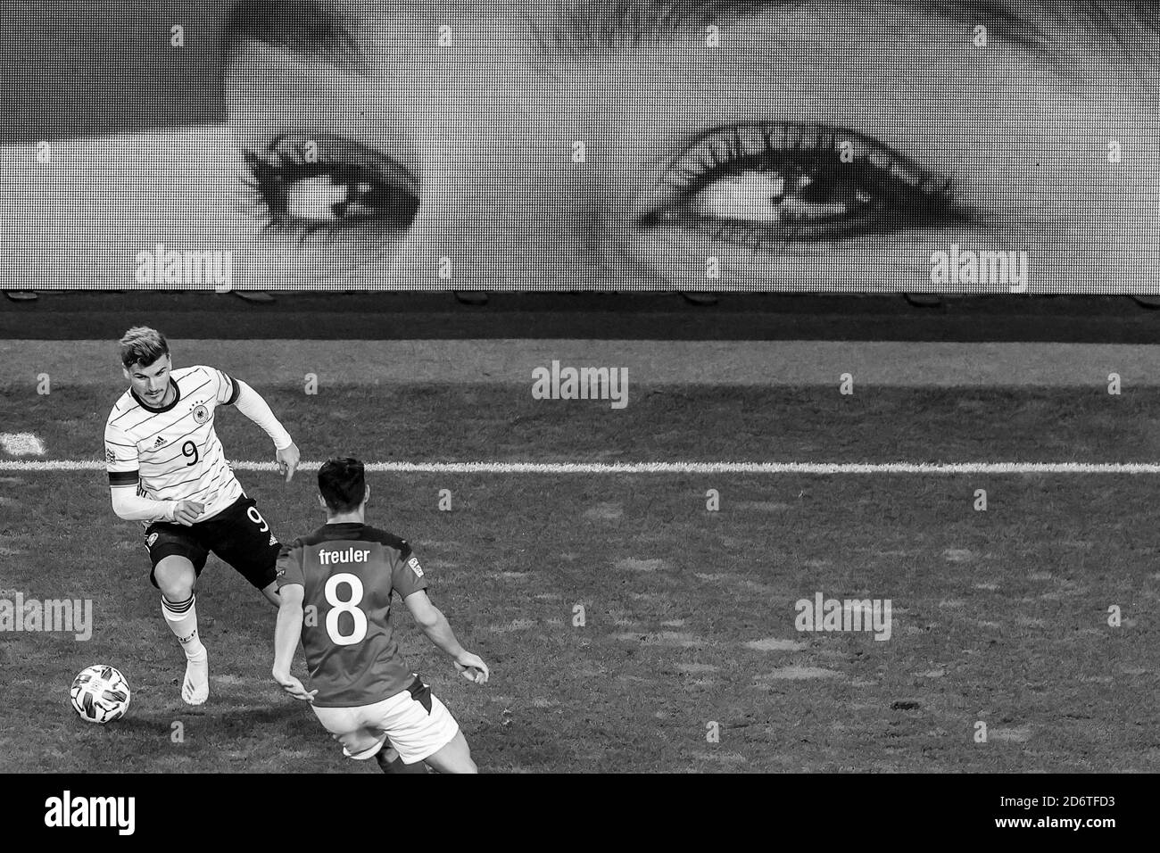 Timo Werner (Gernany, le.) combatte per la palla contro Remo Freuler (Suisse), calcio Germania vs Suisse Foto Stock