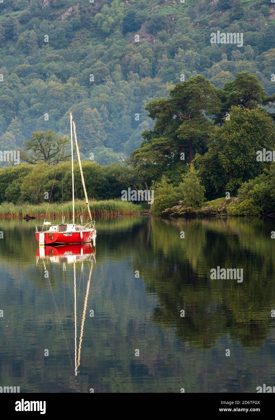 Mattina presto sul lago Windermere a Waterhead Ambleside, Lake District, Cumbria Inghilterra Regno Unito Foto Stock