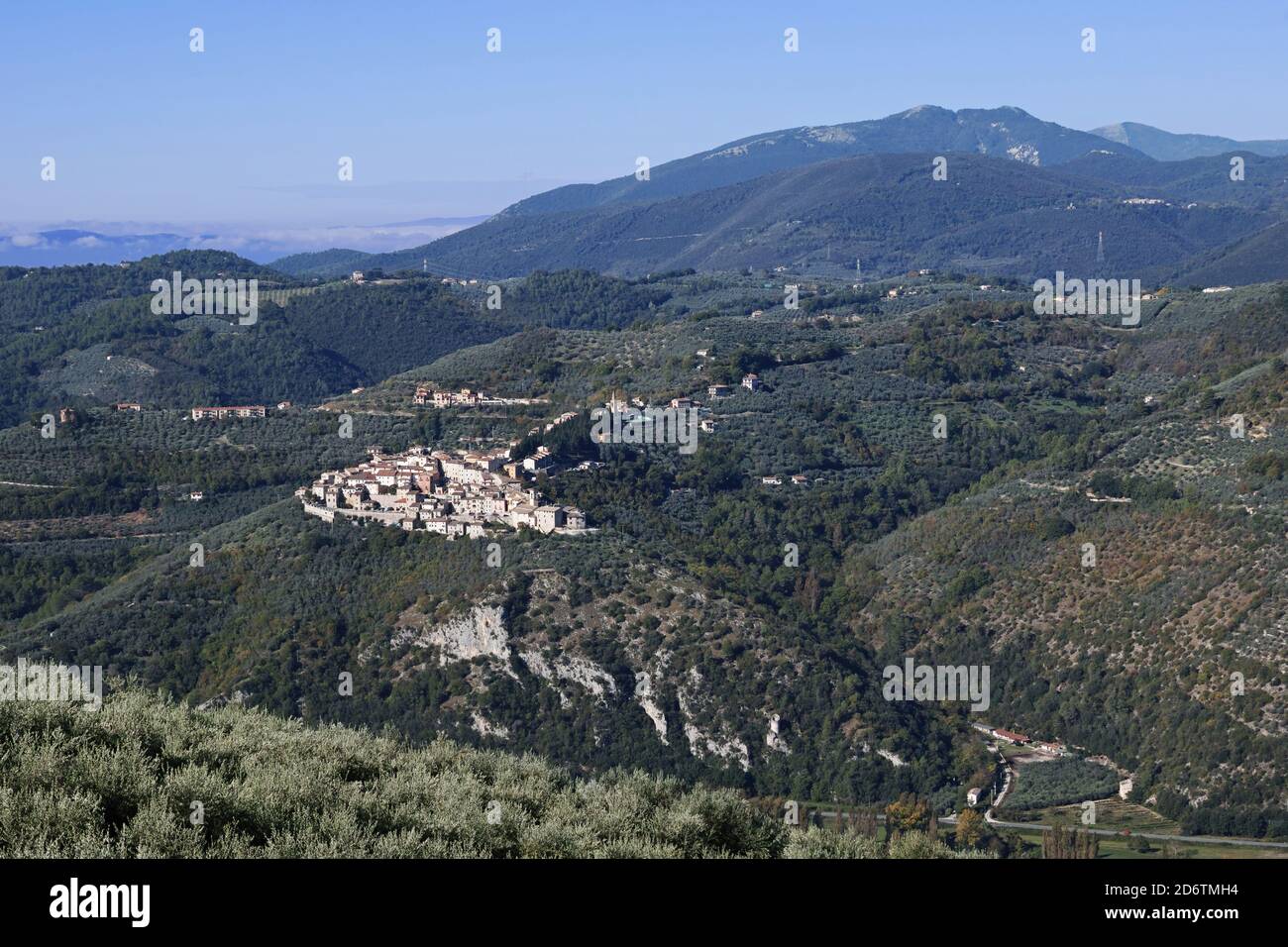 Le colline della Valnerina, in provincia di Terni, con il comune di Montefranco Foto Stock