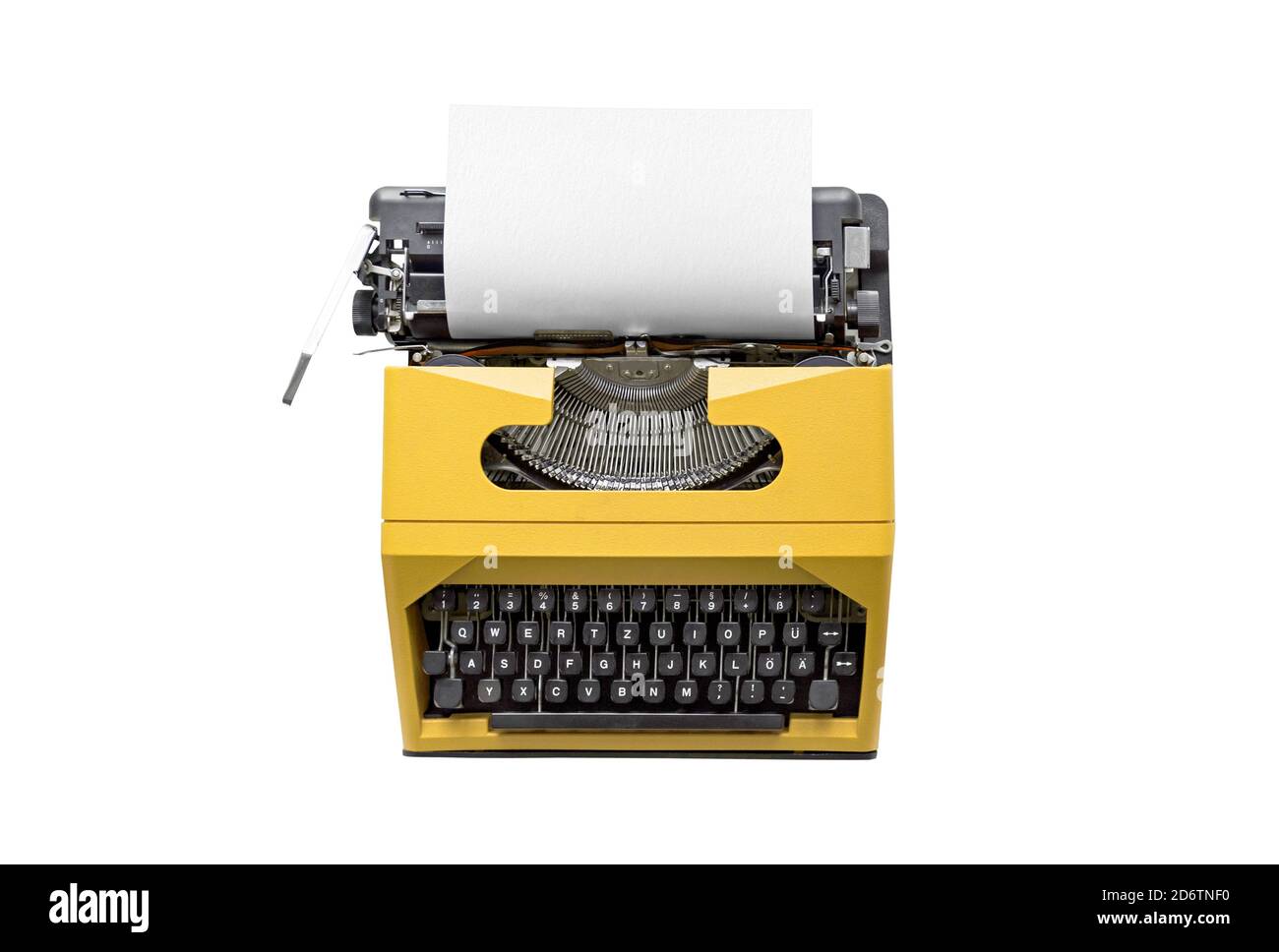 Macchina da scrivere vintage con un foglio bianco di carta isolato su sfondo bianco Foto Stock