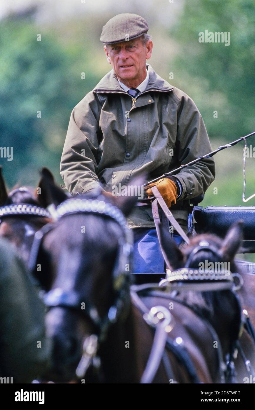 Il principe Filippo, duca di Edimburgo che gareggia nel campionato di carrozza. Spettacolo di cavalli di Windsor. Berkshire, Inghilterra, Regno Unito circa 1989 Foto Stock