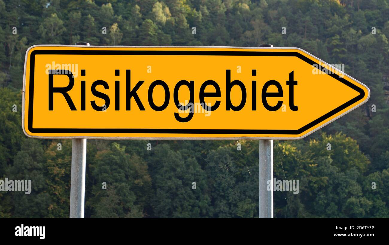 Cartello con l'iscrizione 'Risikogebiet', traduzione 'area di rischio' Foto Stock