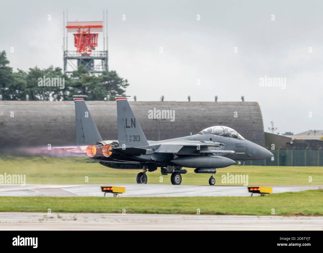 494th 'Black Panthers' innestare la piena potenza con dopo bruciatori accesi Per il decollo a RAF Lakenheath Foto Stock
