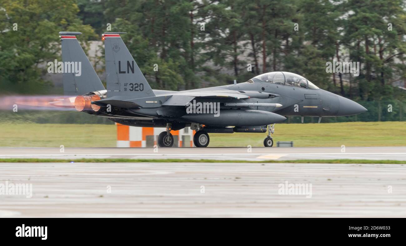 494th 'Black Panthers' innestare la piena potenza con dopo bruciatori accesi Per il decollo a RAF Lakenheath Foto Stock