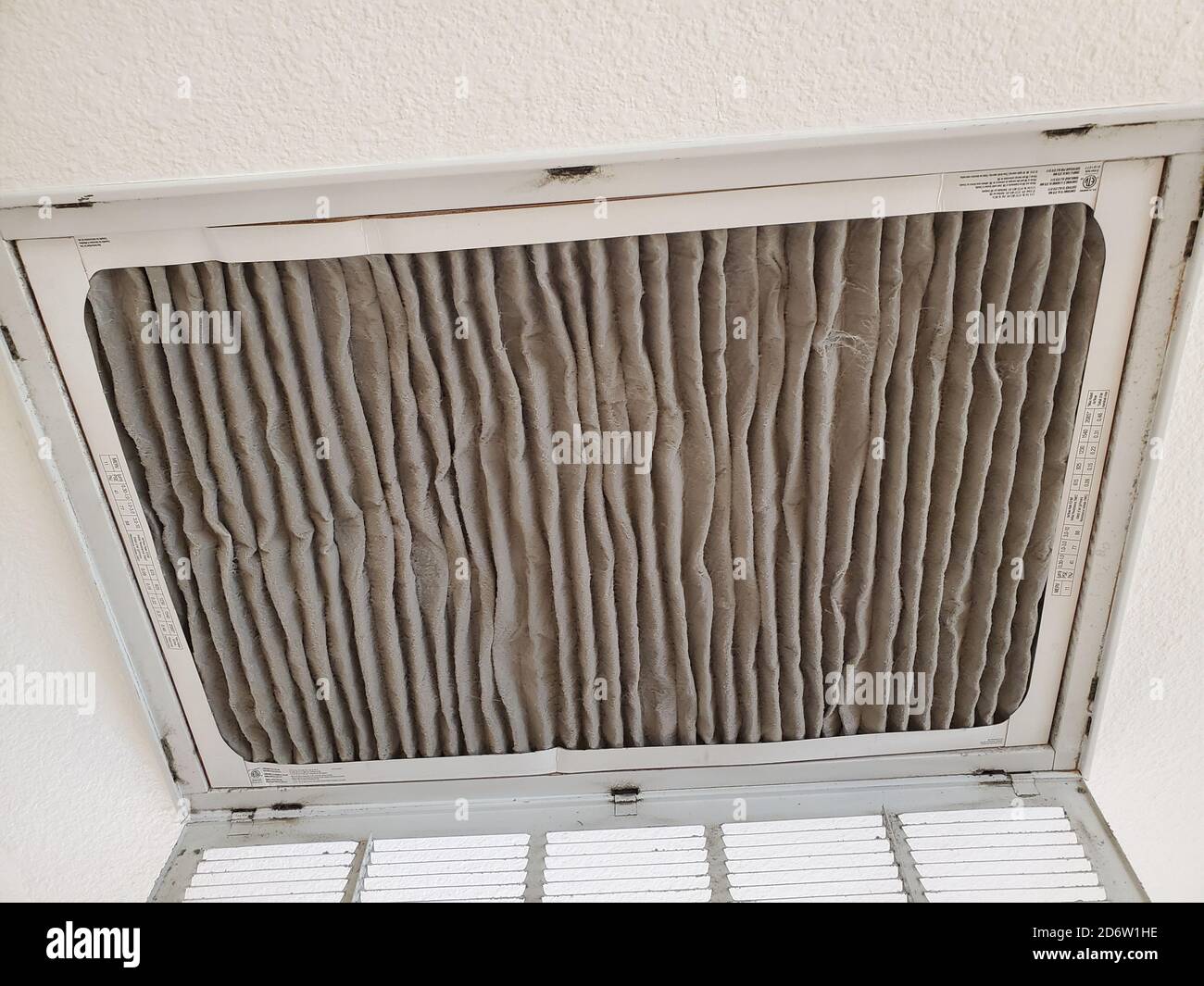 Home filtro HVAC sporco di polvere, San Ramon, California, 13 settembre 2020. () Foto Stock