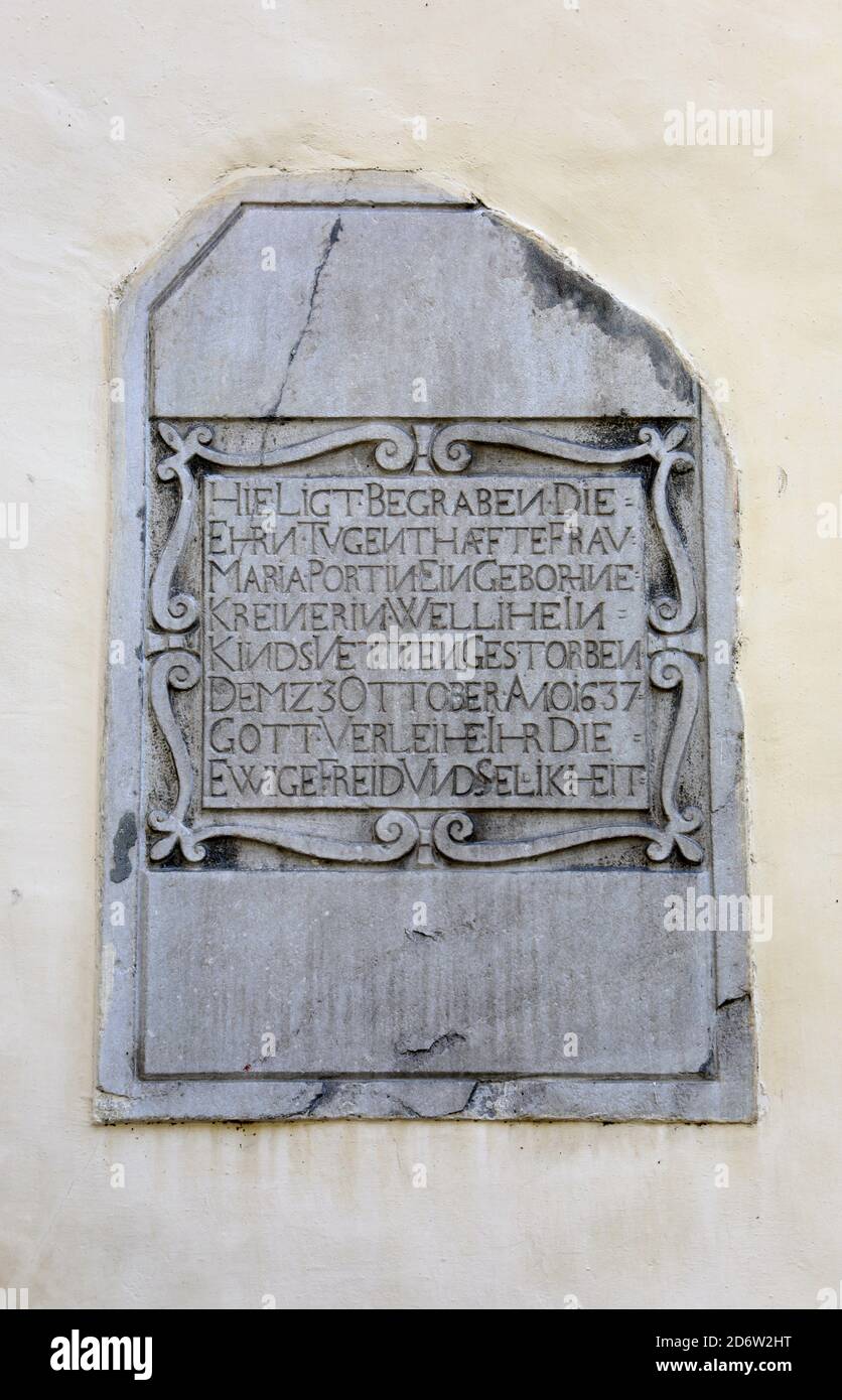 Lapide all'esterno della Cattedrale di Maribor in Slovenia Foto Stock