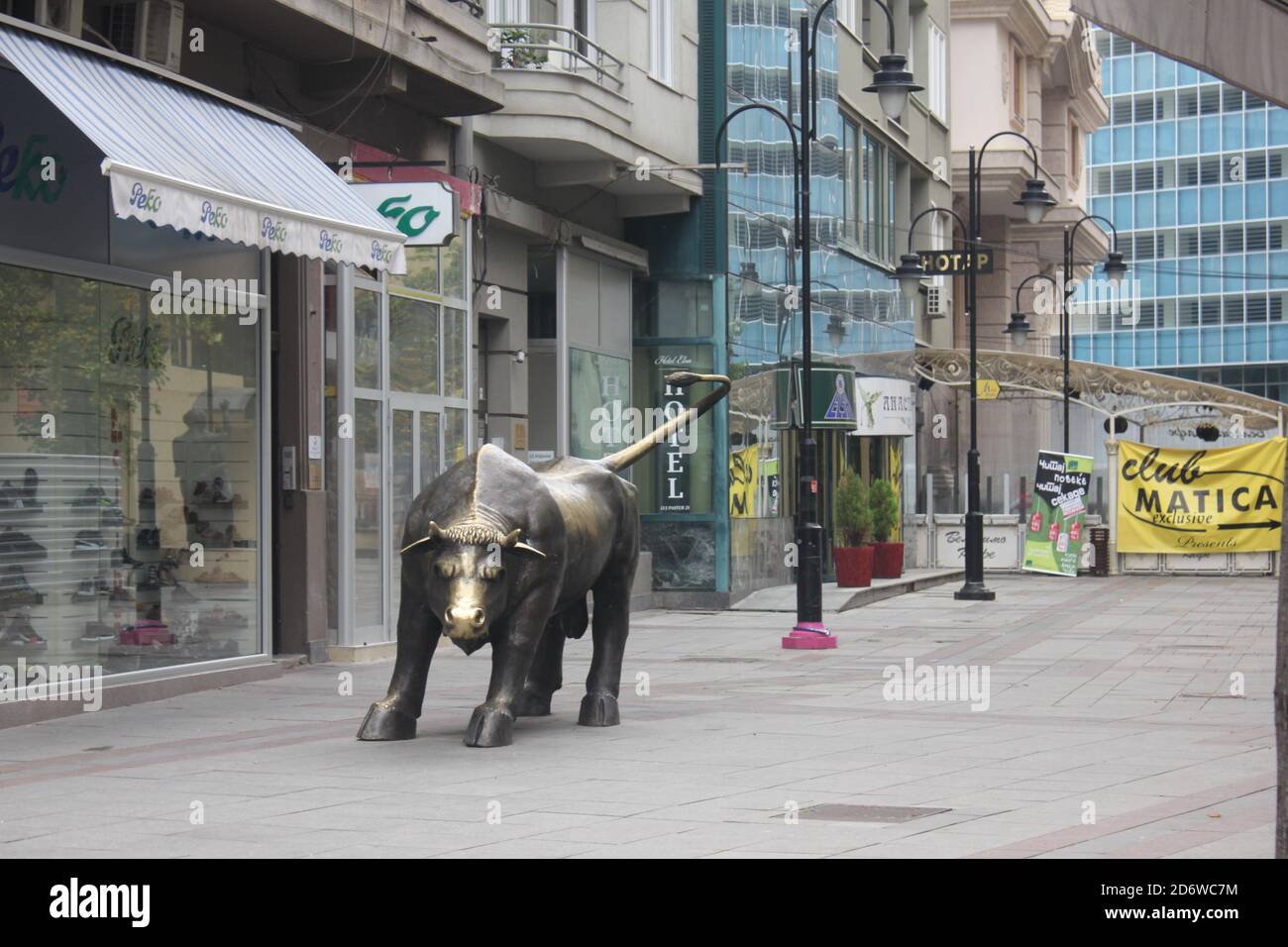 Scultura in bronzo nella città di Skopje nel nord della Macedonia Foto Stock