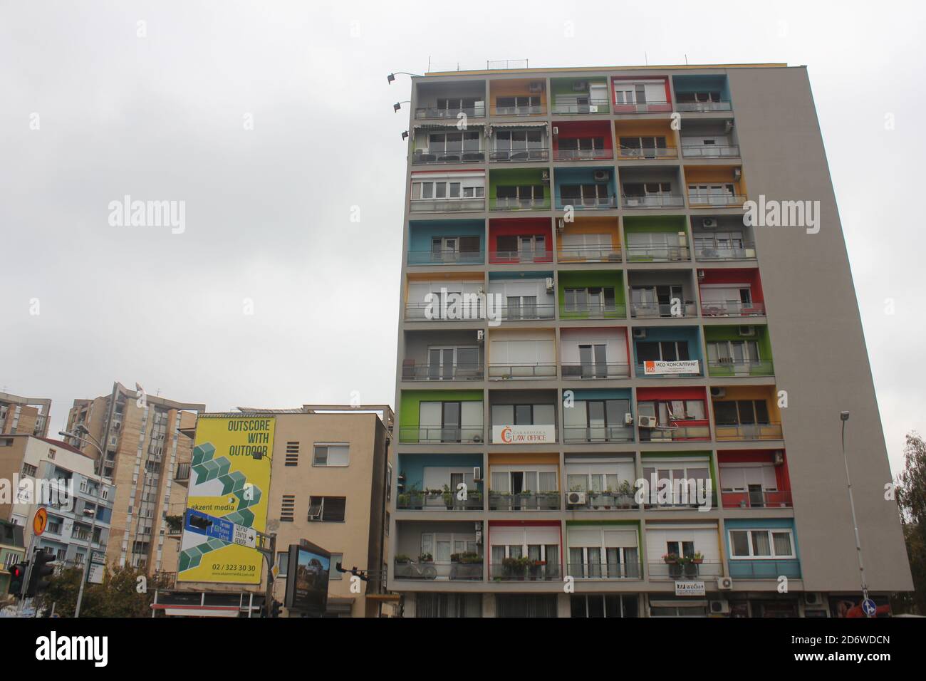 Edifici comunistici nella città di Skopje nella Macedonia del Nord Foto Stock