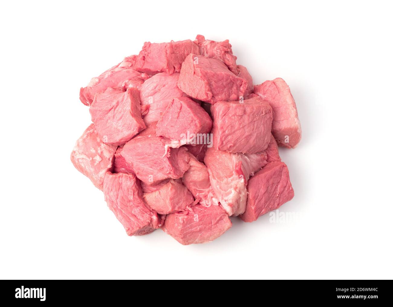 Carne fresca tagliata isolata in bianco, vista dall'alto. Foto Stock