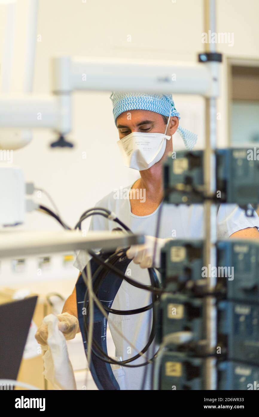 Ripresa dell'attività nell'unità di chirurgia ambulatoriale multifunzionale con monitoraggio dei protocolli di sicurezza sanitaria COVID, ospedale di Bordeaux, maggio 2020 Foto Stock
