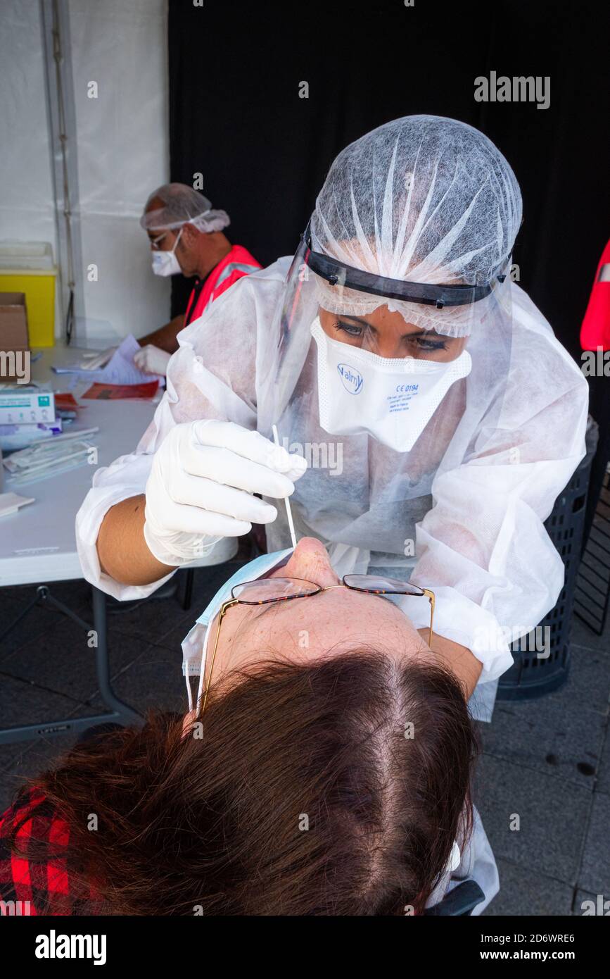 La città di Parigi, in collaborazione con l'Agenzia sanitaria regionale e il Fondo primario di assicurazione malattia, ha istituito un laboratorio di screening gratuito Foto Stock