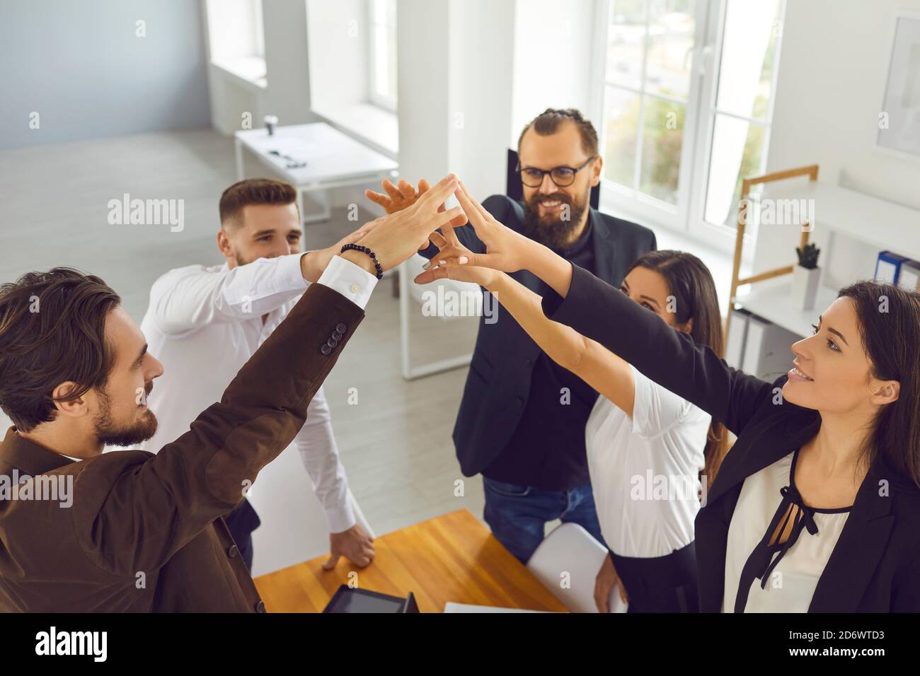 Business coach professionale motivare il team startup per un lavoro efficace e. collaborazione Foto Stock