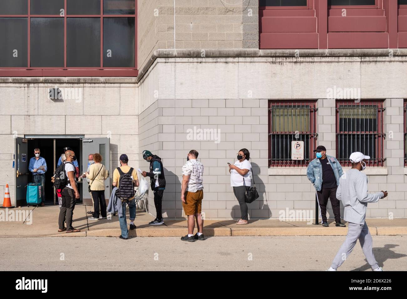 19 ottobre, prime linee di voto (quattro ore di attesa), High School for Performing Arts, Philadelphia, Pennsylvania Foto Stock