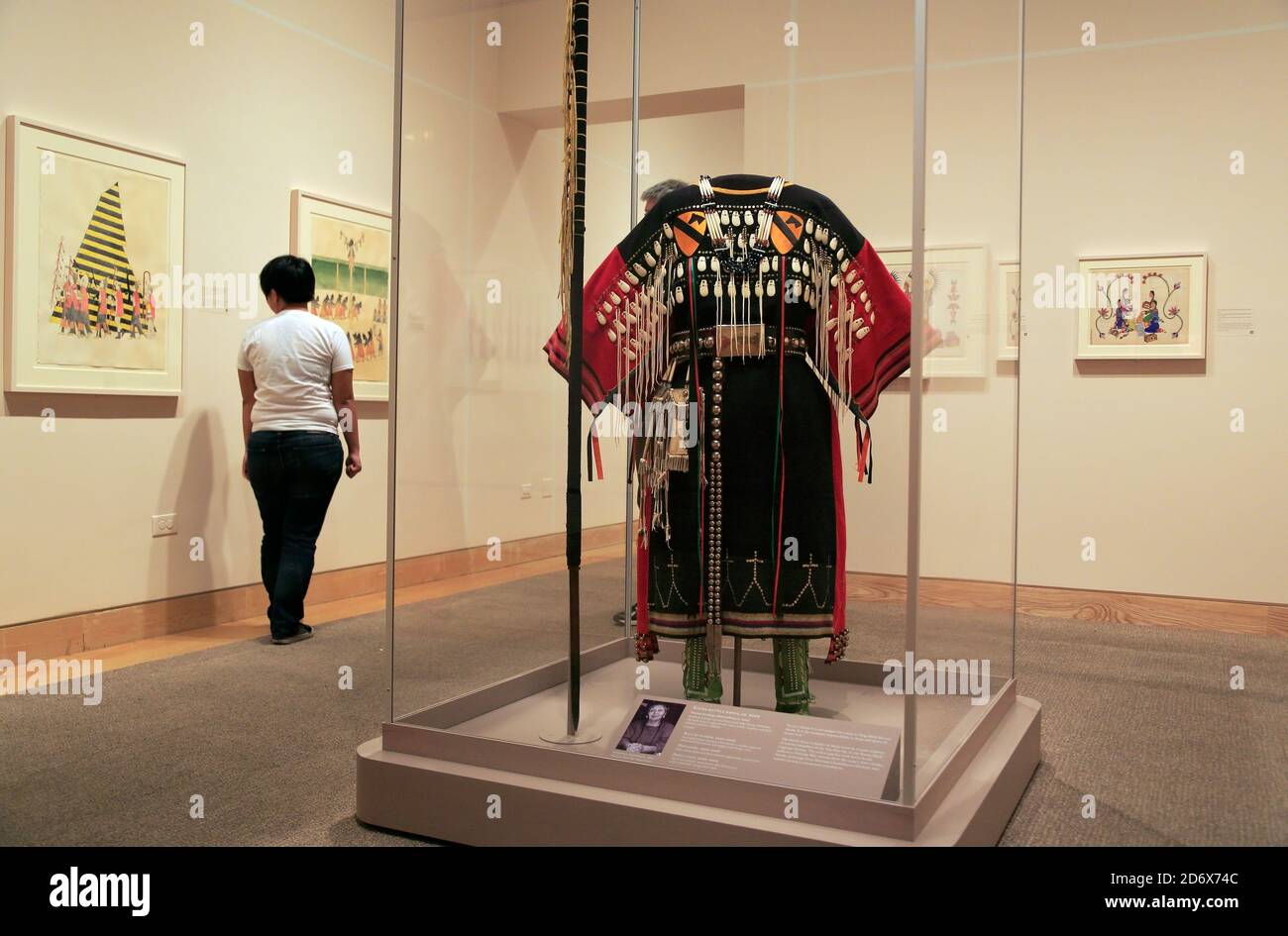 Kiowa Battle Dress dell'artista indiano americano Vanessa Jennings.National Museum Del Indian.Lower Manhattan.New York City.New York.USA Foto Stock