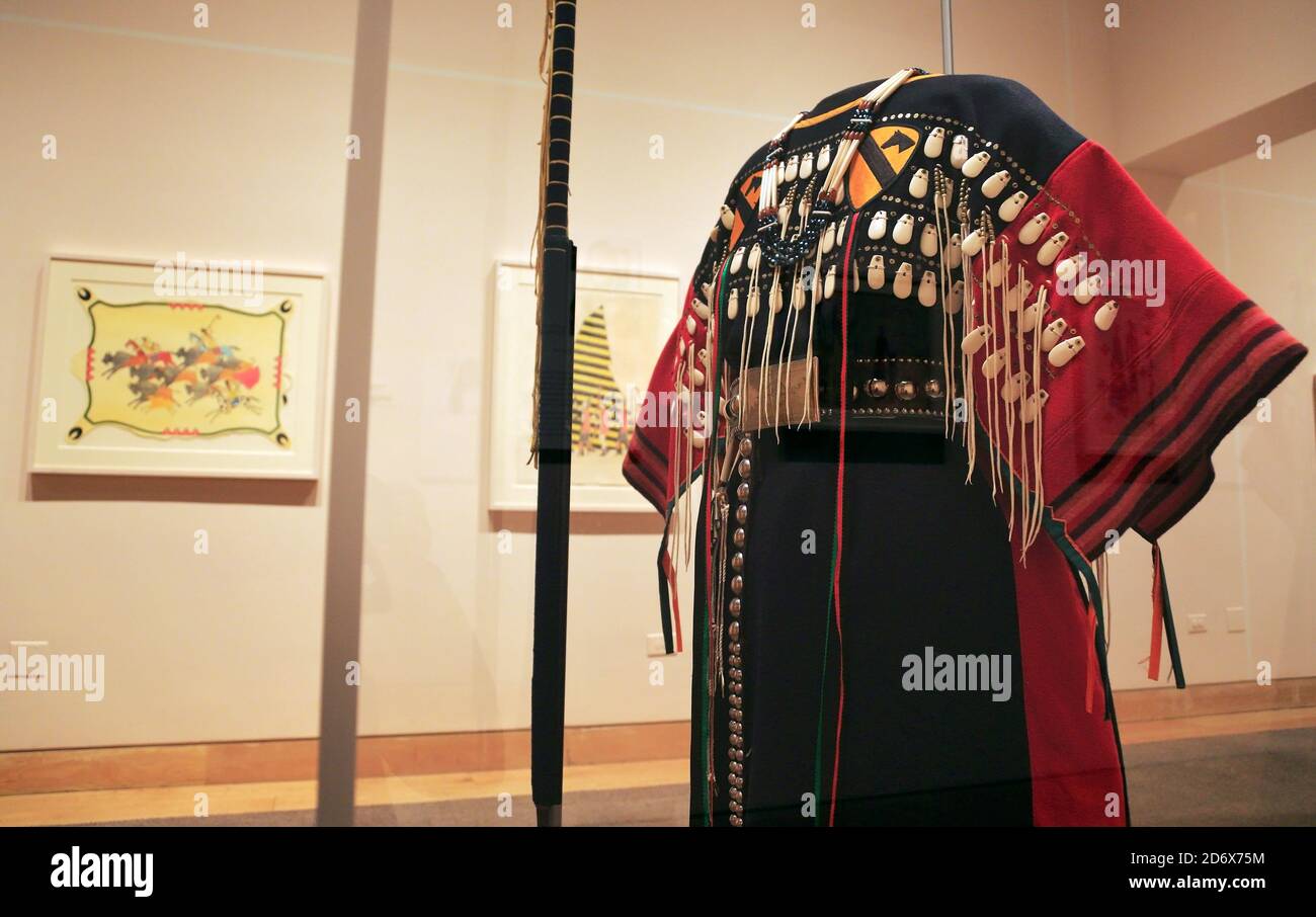 Kiowa Battle Dress dell'artista indiano americano Vanessa Jennings.National Museum Del Indian.Lower Manhattan.New York City.New York.USA Foto Stock
