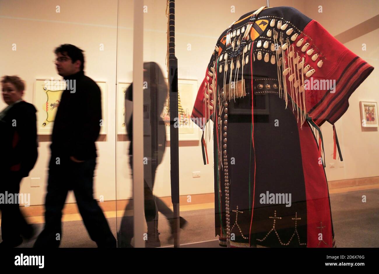 Kiowa Battle Dress dell'artista indiano americano Vanessa Jennings.National Museum Del Indian.Lower Manhattan.New York City.New York.USA Foto Stock