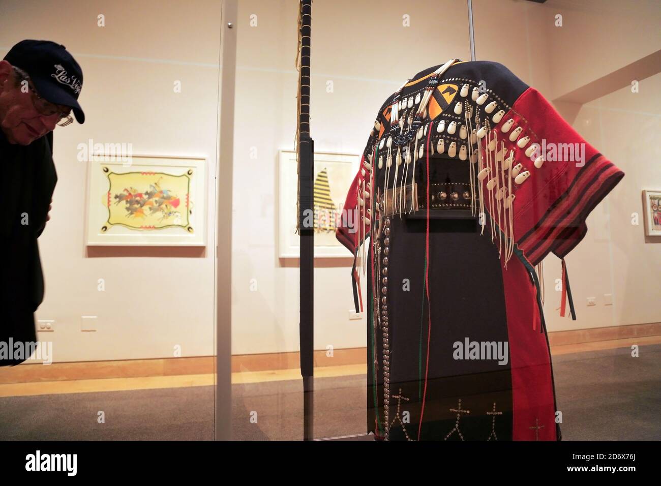Kiowa Battle Dress dell'artista indiano americano Vanessa Jennings.National Museum Del Indian.Lower Manhattan.New York City.New York.USA Foto Stock