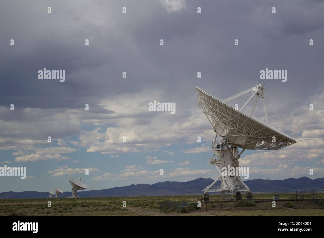 Grandi radiotelescopi che osservano l'universo all'Osservatorio dell'array molto grande, New Mexico Foto Stock