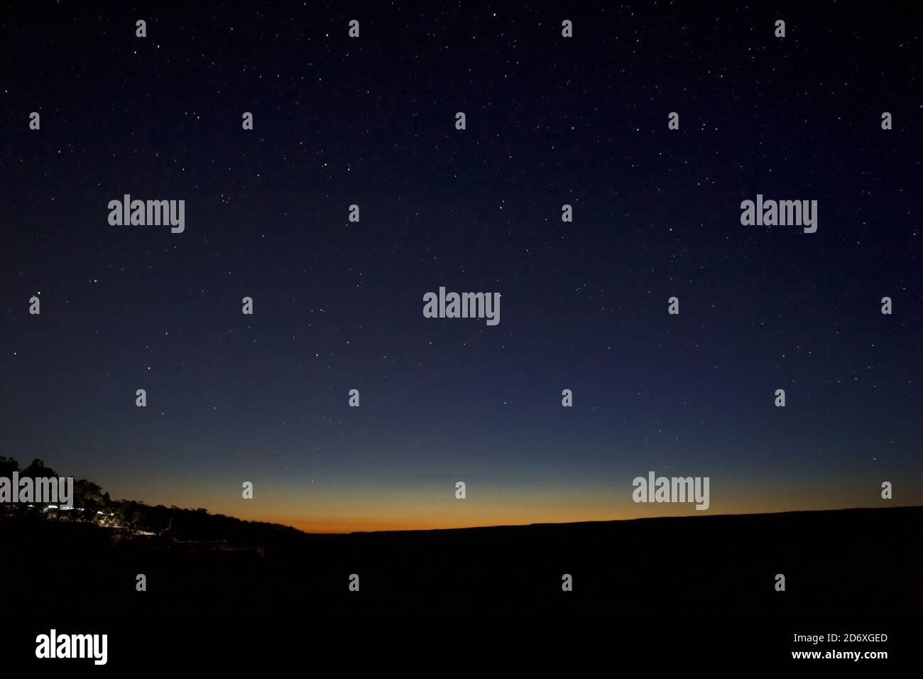 Vista panoramica del Parco Nazionale del Grand Canyon durante il tramonto il cielo notturno e il tramonto avvengono contemporaneamente Foto Stock