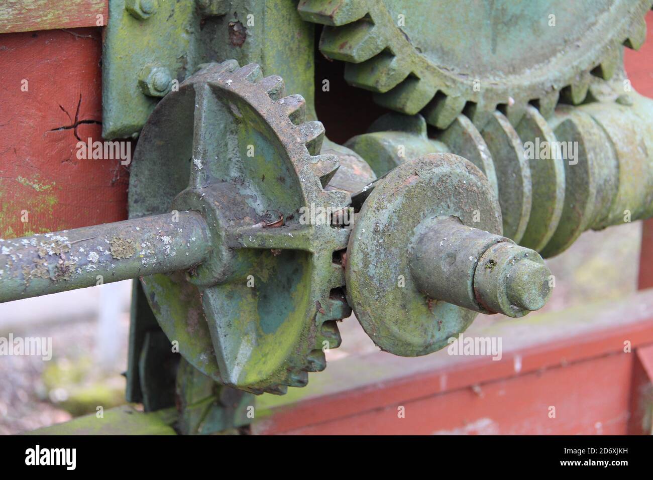 Primo piano dell'ingranaggio a vite senza fine sporco Foto Stock