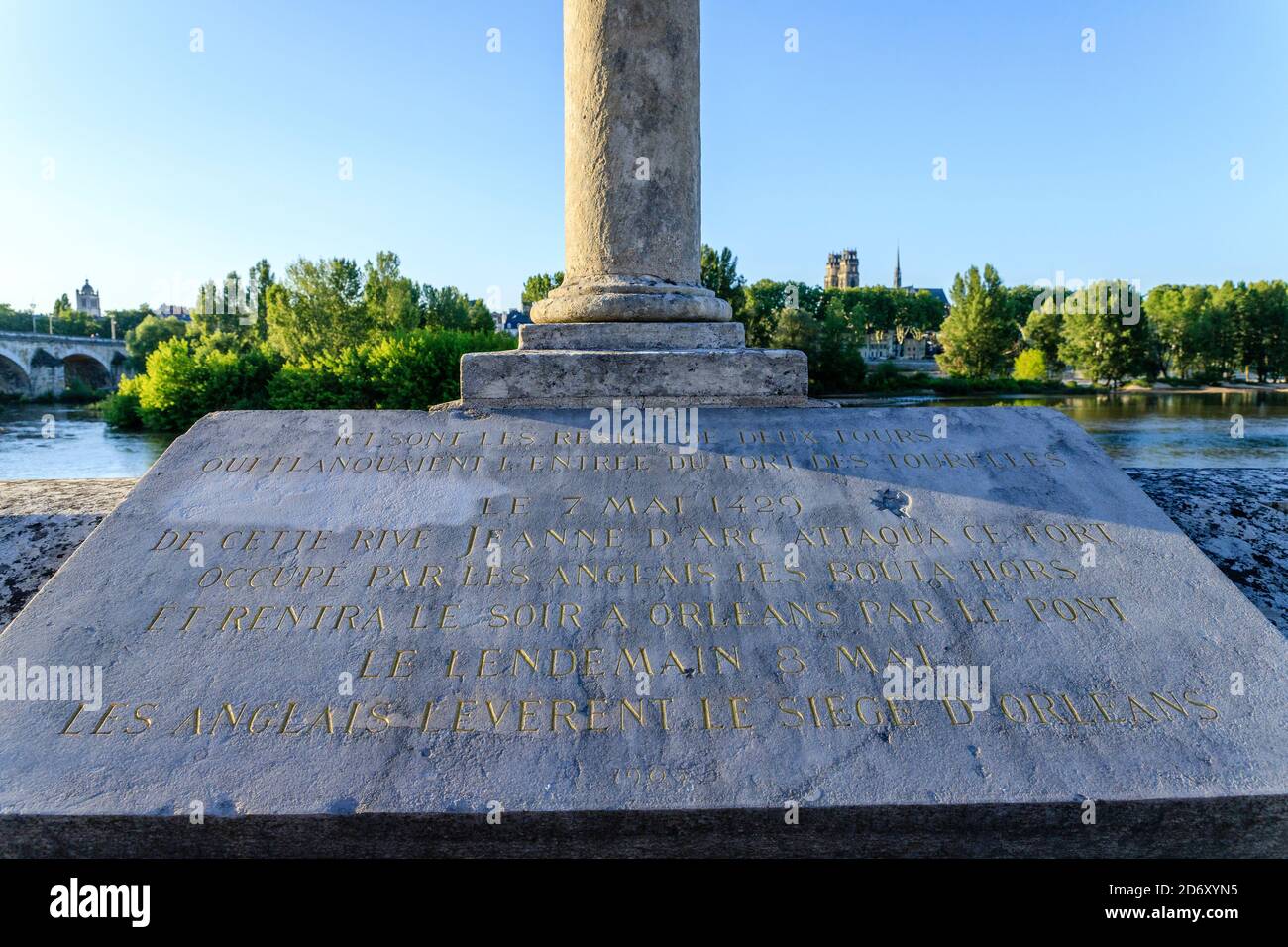 Francia, Loiret, Valle della Loira, patrimonio mondiale dell'UNESCO, Orleans, Quai des Augustins, targa commemorativa che indica la posizione di Fort des Foto Stock