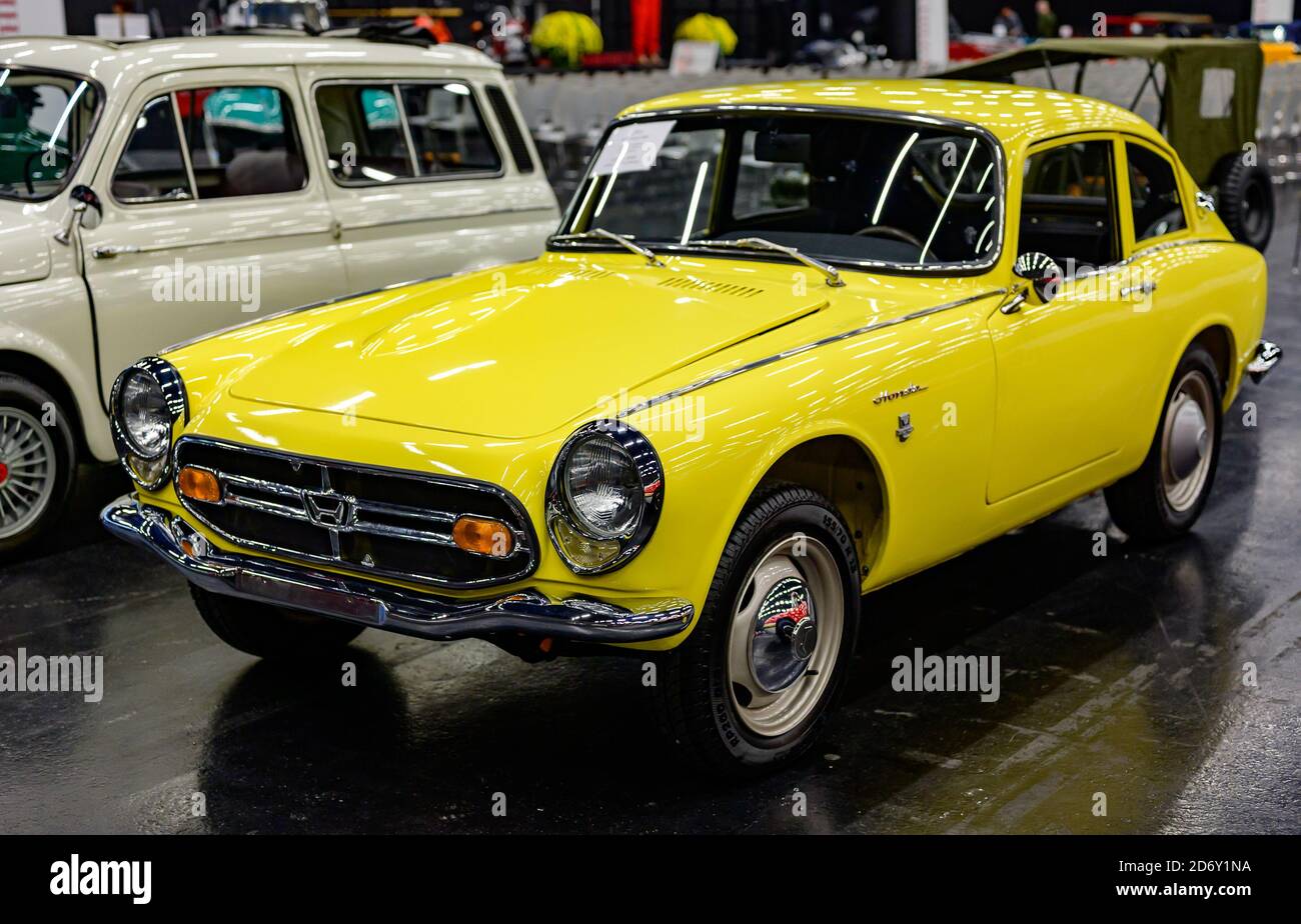 salisburgo, austria, 17 ottobre 2020, mostra classica, mostra per auto d'epoca, moto e veicoli, honda s800 compact limousine, coupé Foto Stock