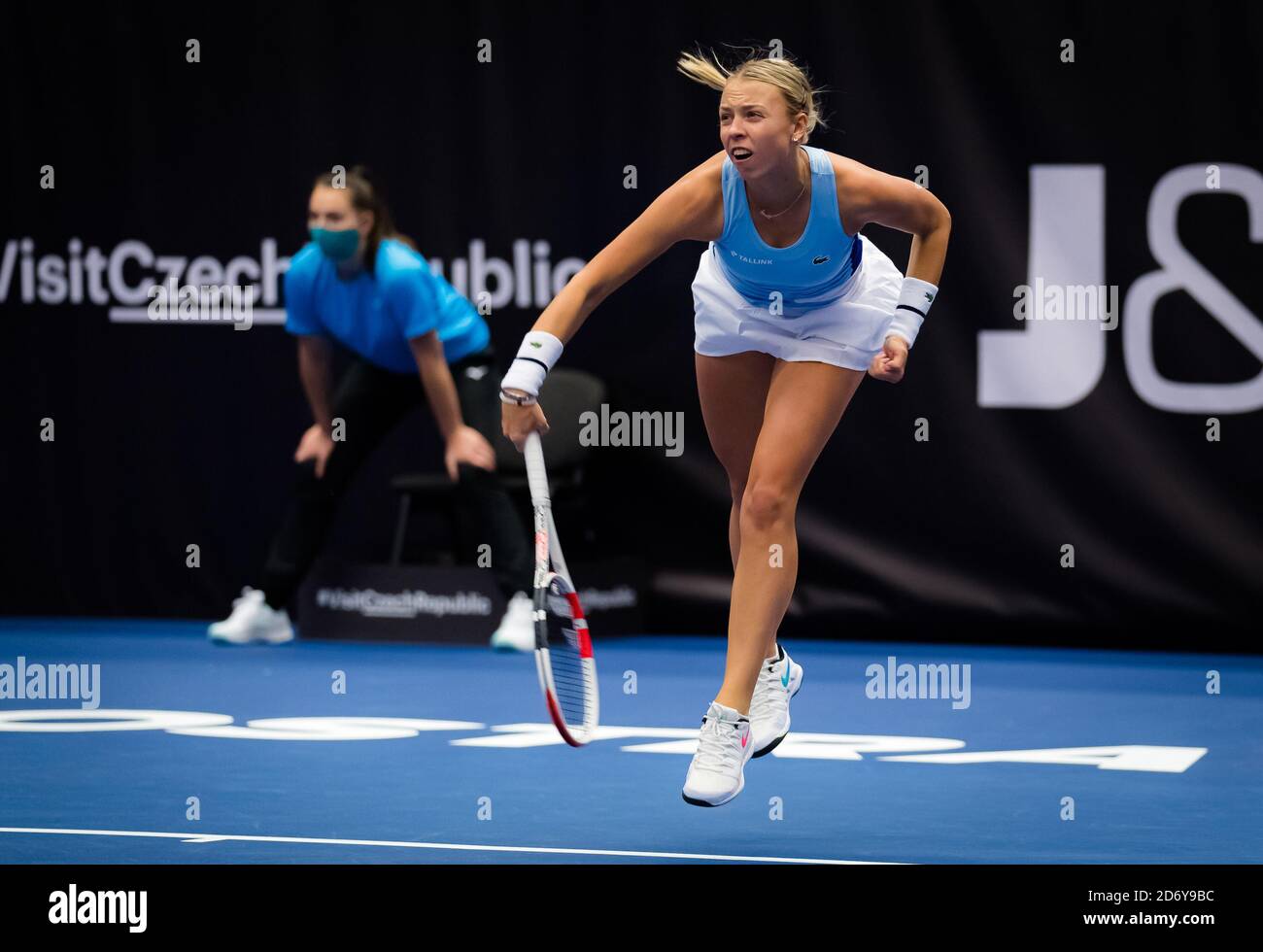 NET Kontaveit dell'Estonia in azione contro Ekaterina Alexandrova of Russia nel corso del primo round alla 2020 J&T Banka Ostrava Open WTA Premier TEN Foto Stock